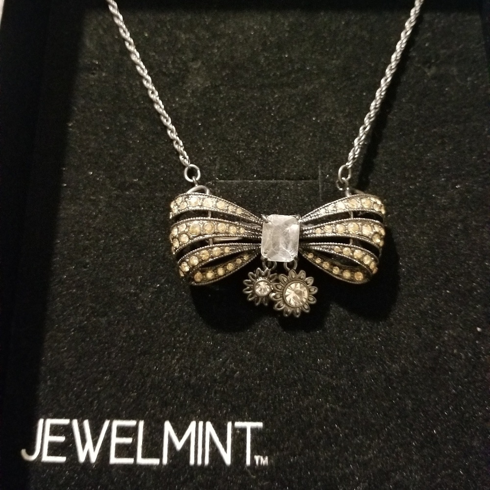 JEWELMINT Vintage Bow Necklace